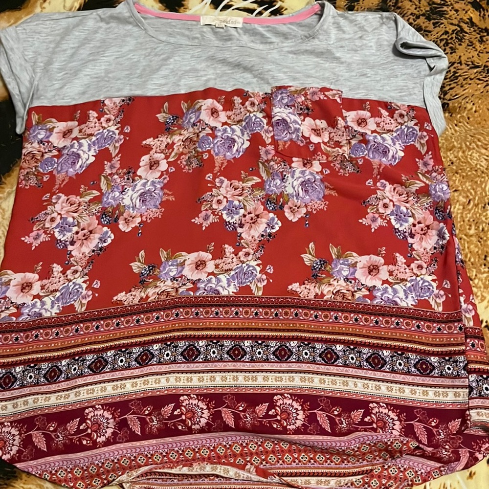 Brand rewind, size XL, looks pretty new, worn 2-3